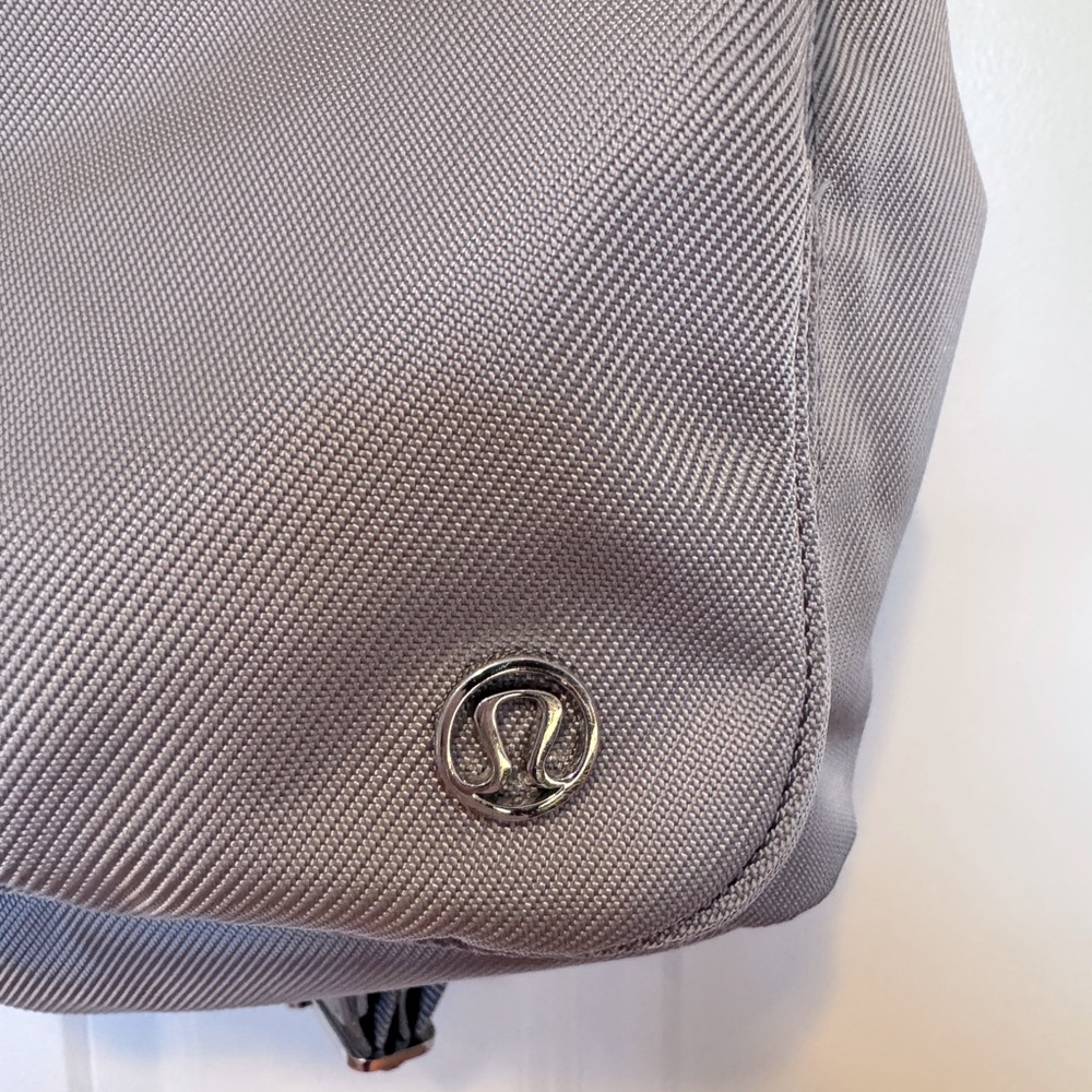 Lululemon Everywhere Backpack
5L Mini
Dark Chrome - Picture 5 of 8